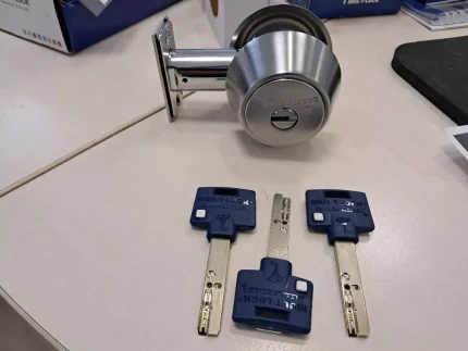 MUL-T-LOCK HERCULAR DEADBOLT - INTERACTIVE+/Single Cylinder /With 3 keys