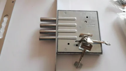 SECUREMME 2020 (Italy)High Security Dead Bolt Door Lock/With 3 Keys Chrome Finished